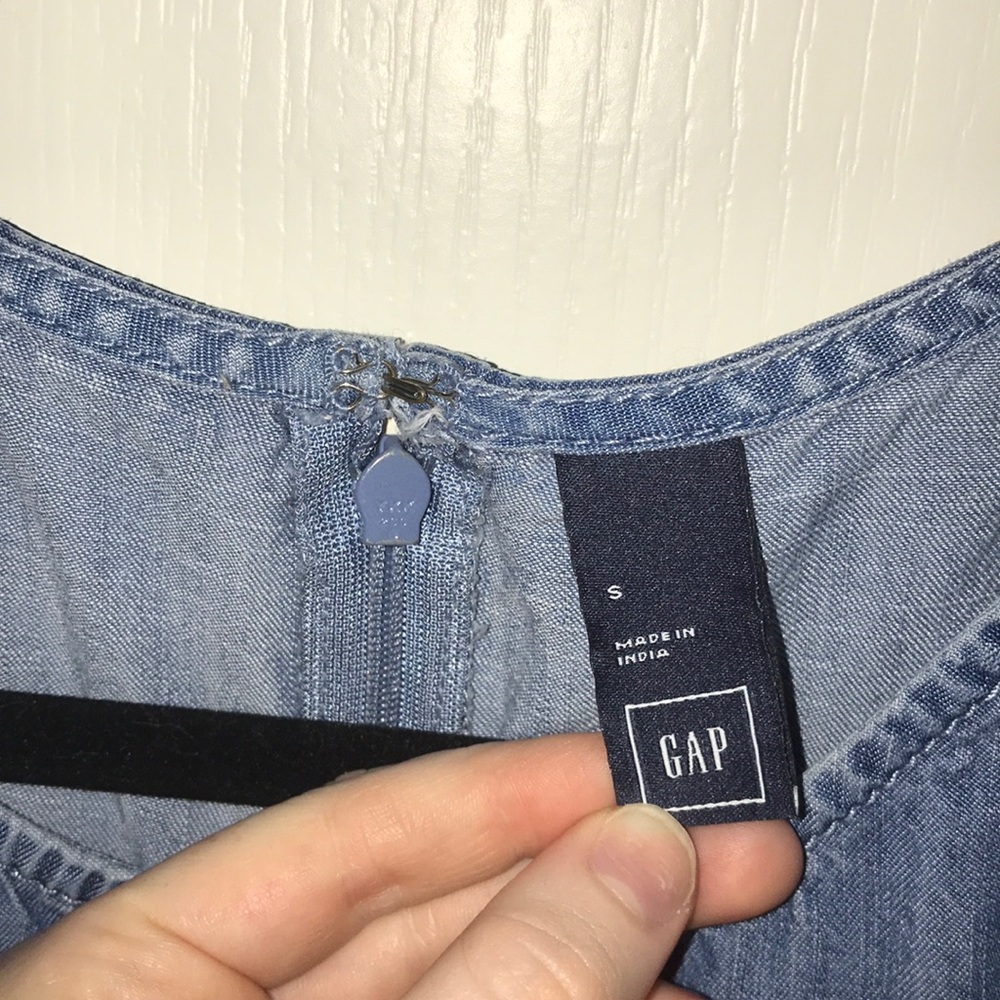Small GAP Romper - Picture 4 of 5